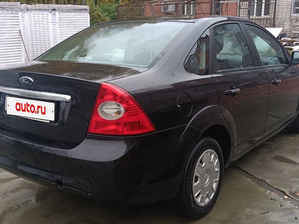 2011 Ford Focus II Рестайлинг, чёрный, 520000 рублей - вид 2