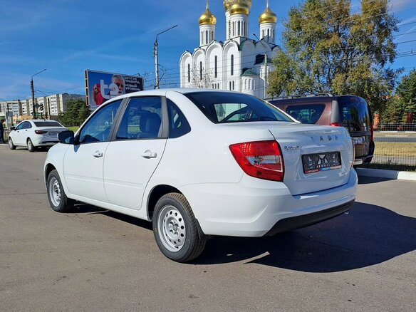 2026 Lada (ВАЗ) Granta I Рестайлинг, белый, 1089900 рублей - вид 3