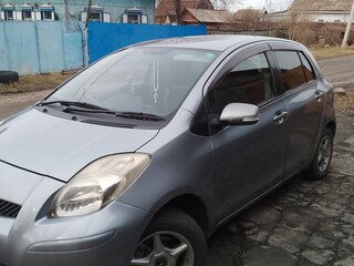 2009 Toyota Vitz II (XP90), серый, 700000 рублей, вид 1