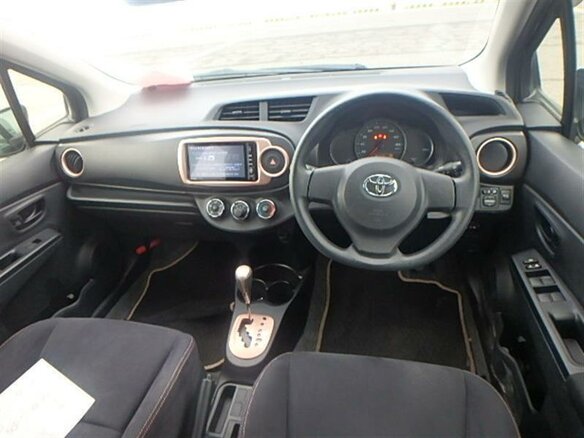 2013 Toyota Vitz III (XP130), красный, 850000 рублей - вид 13