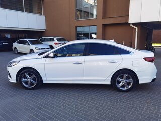 2019 Hyundai Sonata VII (LF) Рестайлинг, белый, 1700000 рублей, вид 4