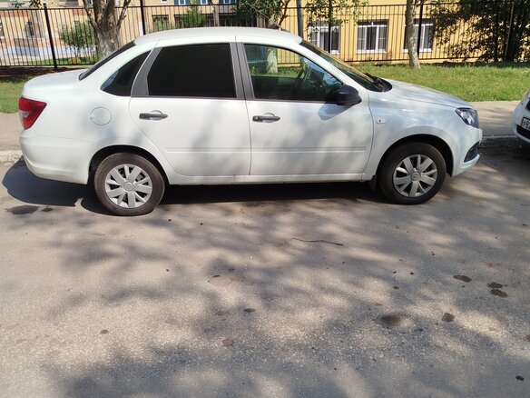 2025 Lada (ВАЗ) Granta I Рестайлинг, белый, 750000 рублей - вид 5