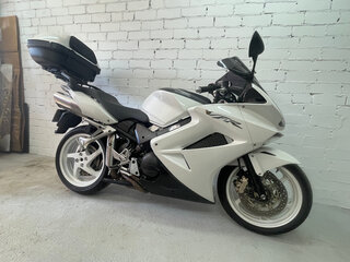 2009 Honda VFR 800, белый, 500000 рублей, вид 3