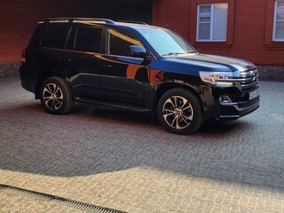 2017 Toyota Land Cruiser 200 Series Рестайлинг 2, чёрный, 6950000 рублей, вид 3