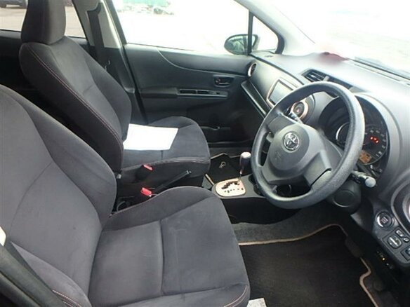 2013 Toyota Vitz III (XP130), красный, 850000 рублей - вид 27