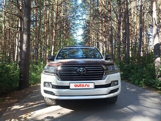 2018 Toyota Land Cruiser 200 Series Рестайлинг 2, белый, 5500000 рублей, вид 2