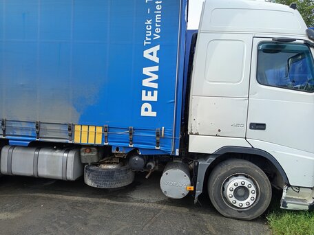 2004 Volvo FH, белый, 4500000 рублей, вид 3