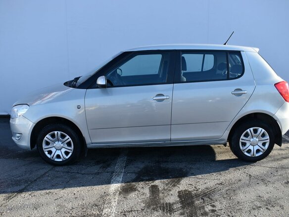 2013 Skoda Fabia II Рестайлинг, жёлтый - вид 7
