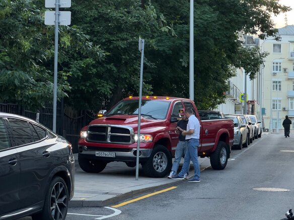2005 Dodge RAM III (DR/DH), красный, 2650000 рублей - вид 3