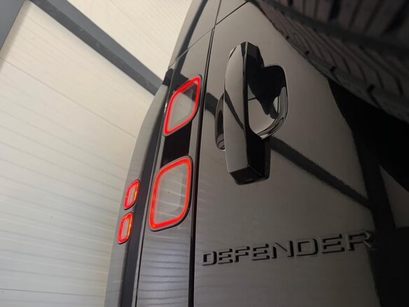 2026 Land Rover Defender 110 II, чёрный - вид 9