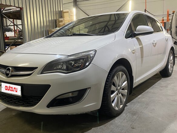 2014 Opel Astra J Рестайлинг, белый, 850000 рублей