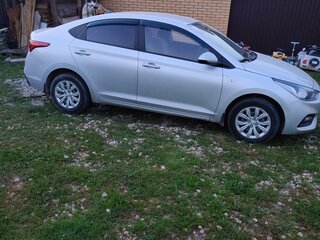 2017 Hyundai Solaris II, серебристый, 1350000 рублей, вид 3