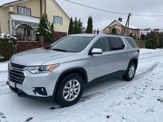 2018 Chevrolet Traverse II, серебристый, 2250000 рублей, вид 2