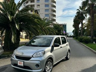 2020 Toyota Passo III Рестайлинг, серебристый, 1350000 рублей, вид 1