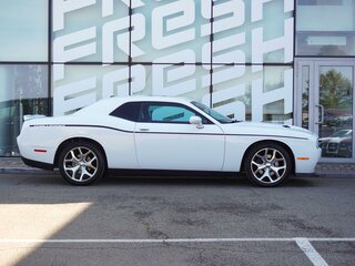 2016 Dodge Challenger III Рестайлинг 2, белый, 3780000 рублей, вид 4