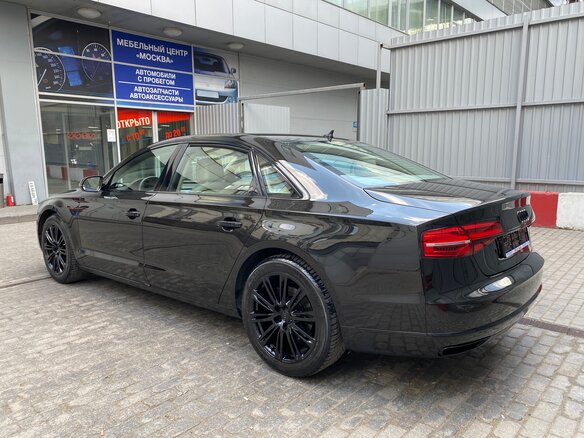 2014 Audi A8 Long III (D4) Рестайлинг, чёрный - вид 3