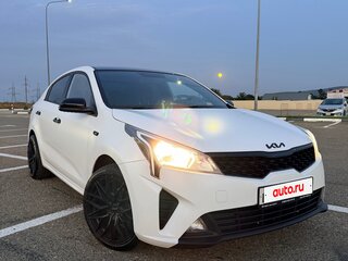 2021 Kia Rio IV Рестайлинг, белый, 1550000 рублей, вид 1