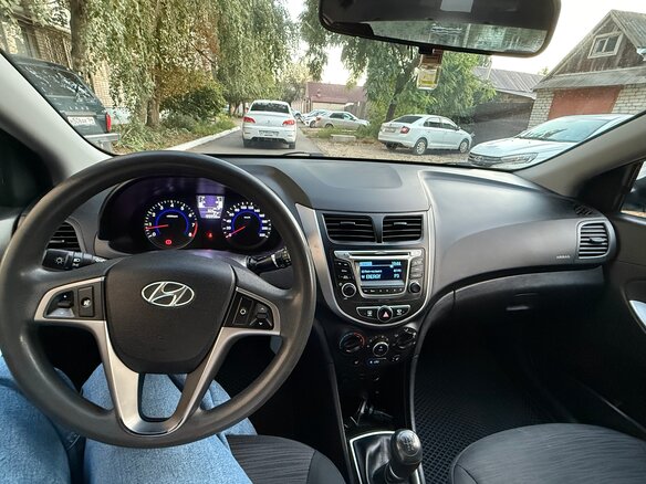 2015 Hyundai Solaris I Рестайлинг, серебристый, 950000 рублей - вид 7