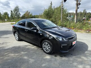 2018 Kia Rio IV, чёрный, 950000 рублей, вид 2