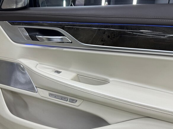 2015 BMW 7 серии Long 750Li xDrive VI (G11/G12), коричневый, 3800000 рублей - вид 13