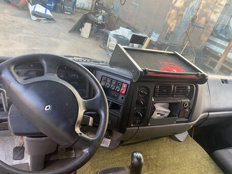 2003 Renault Premium, красный, 700000 рублей, вид 5