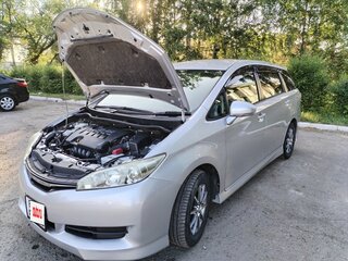 2014 Toyota Wish II Рестайлинг, серебристый, 1550000 рублей, вид 1