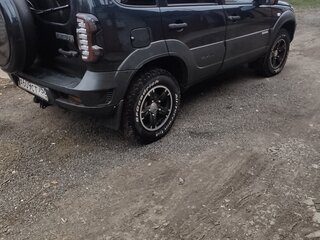 2011 Chevrolet Niva I Рестайлинг, чёрный, 700000 рублей, вид 2