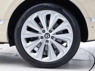 2025 Bentley Bentayga I Рестайлинг, бежевый, 34464700 рублей, вид 5