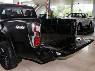 2024 Isuzu D-Max III, чёрный, 4480000 рублей, вид 4