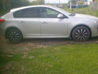 2013 Chevrolet Cruze I Рестайлинг, серебристый, 430000 рублей, вид 2
