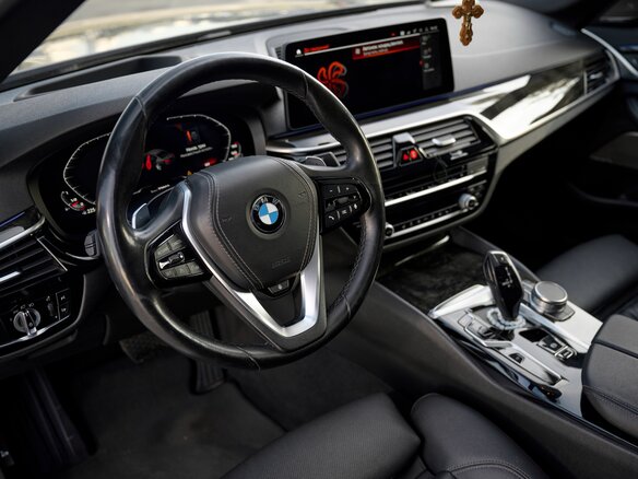 2020 BMW 5 серии 530i VII (G30/G31/G38) Рестайлинг, серый, 4500000 рублей - вид 7