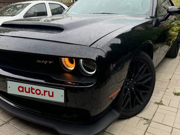 2020 Dodge Challenger III Рестайлинг 2, чёрный, 2647937 рублей - вид 2