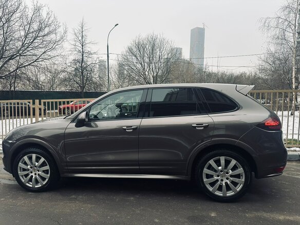 2013 Porsche Cayenne Diesel II (958), коричневый, 5200000 рублей - вид 10