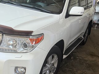 2015 Toyota Land Cruiser 200 Series Рестайлинг 1, белый, 4300000 рублей, вид 2