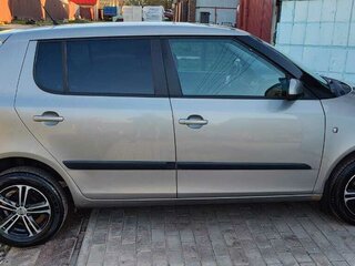 2011 Skoda Fabia II Рестайлинг, серый, 560000 рублей, вид 3