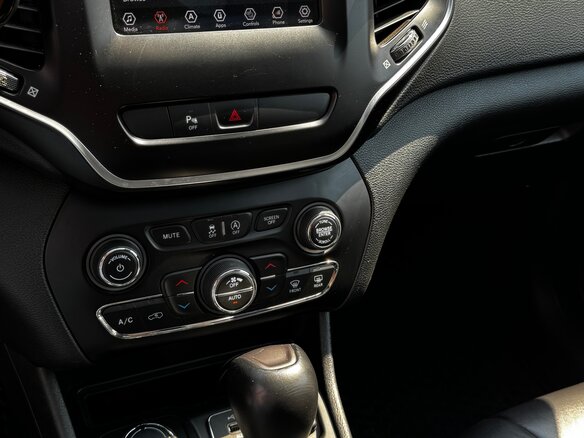 2018 Jeep Cherokee V (KL) Рестайлинг, белый, 2400000 рублей - вид 22