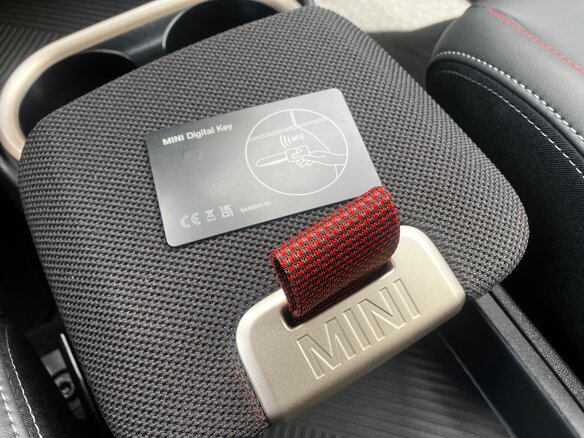 2025 Mini Countryman C III, красный, 5950000 рублей - вид 24