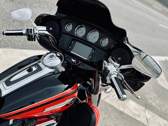 2016 Harley-Davidson CVO, красный, 1900000 рублей - вид 5