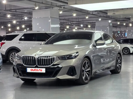 2025 BMW 5 серии 530i xDrive VIII (G60/G61/G68), бежевый, 7050000 рублей, вид 1