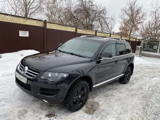 2008 Volkswagen Touareg I Рестайлинг, чёрный, 1420000 рублей, вид 1