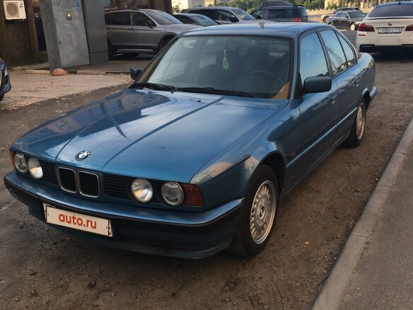 1994 BMW 5 серии 520i III (E34), голубой