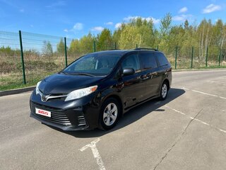 2018 Toyota Sienna III Рестайлинг 2, чёрный, 2900000 рублей, вид 1