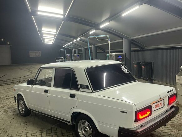 2002 Lada (ВАЗ) 2107, белый, 210000 рублей - вид 4