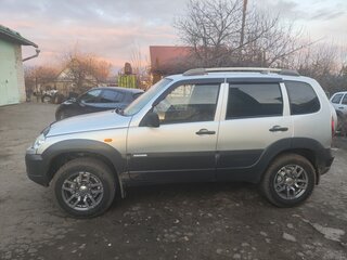 2009 Chevrolet Niva I Рестайлинг, серебристый, 605000 рублей, вид 3