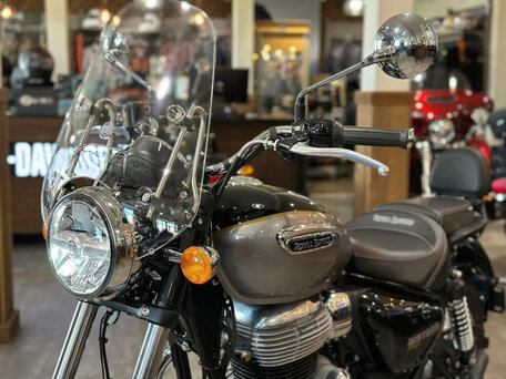 2025 Royal Enfield Meteor, чёрный, 528000 рублей, вид 4