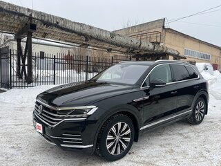 2019 Volkswagen Touareg III, чёрный, 5200000 рублей, вид 2