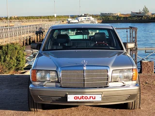 1990 Mercedes-Benz S-Класс 420 II (W126) Рестайлинг, серебристый, 2200000 рублей, вид 3