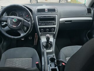 2010 Skoda Octavia II (A5) Рестайлинг, чёрный, 880000 рублей, вид 5