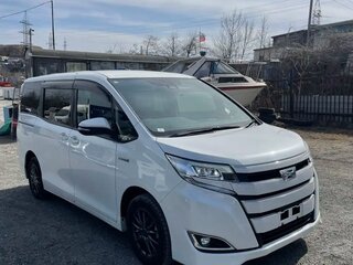 2018 Toyota Noah III (R80) Рестайлинг, белый, 2700000 рублей, вид 1
