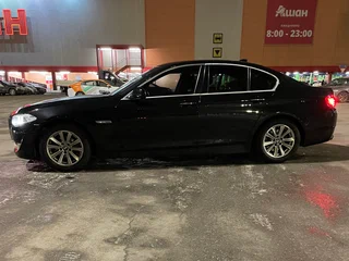 2012 BMW 5 серии 520i VI (F10/F11/F07), чёрный, 1099000 рублей, вид 1